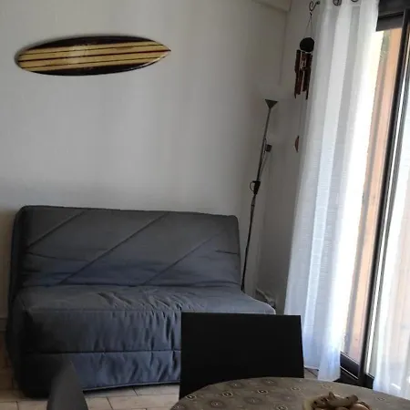 Pavillon Jardin Prive Apartment *